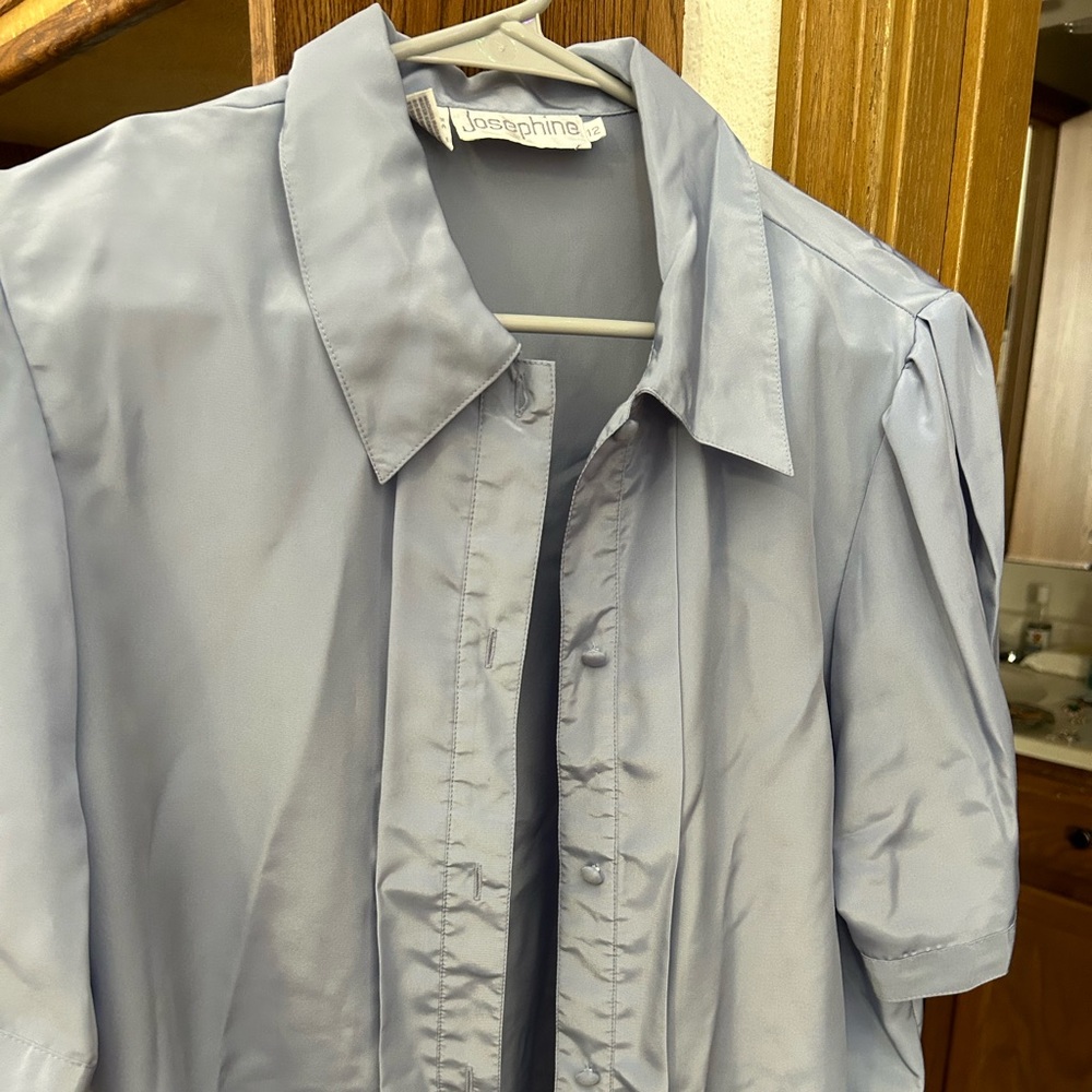 Women’s vintage blouse. Light gray color. Rarely worn. Short sleeve